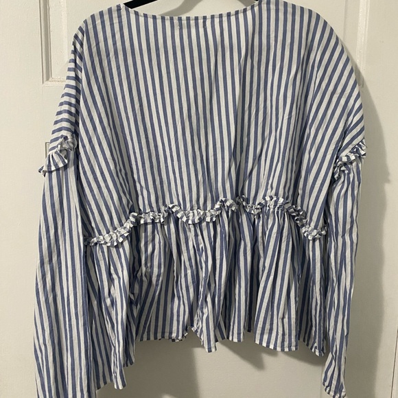 Blue and white striped Boohoo shirt! - Picture 3 of 3